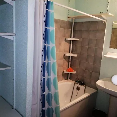 Cap - Joli T2 Front De Dans Domaine Avec Piscine Et Tennis Mae-7894 Daire